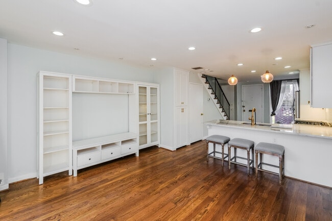 Building Photo - 847 3rd St SW