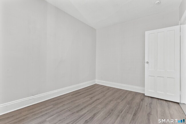 Building Photo - 394 Gregory St