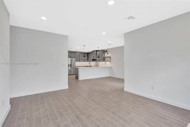 Building Photo - 301 Silver Sands Ln