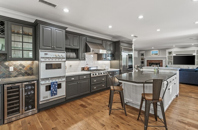 Building Photo - 13 Cape Danbury