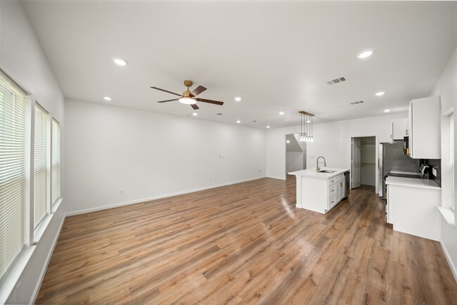 Building Photo - 6719 Roanoke St