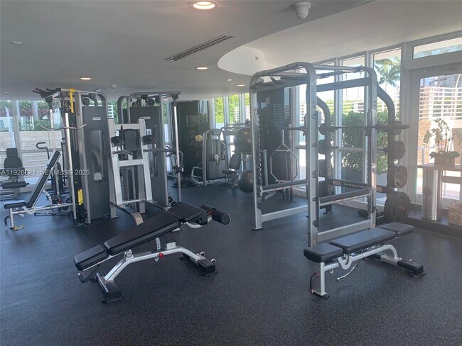 Building Photo - 540 West Ave