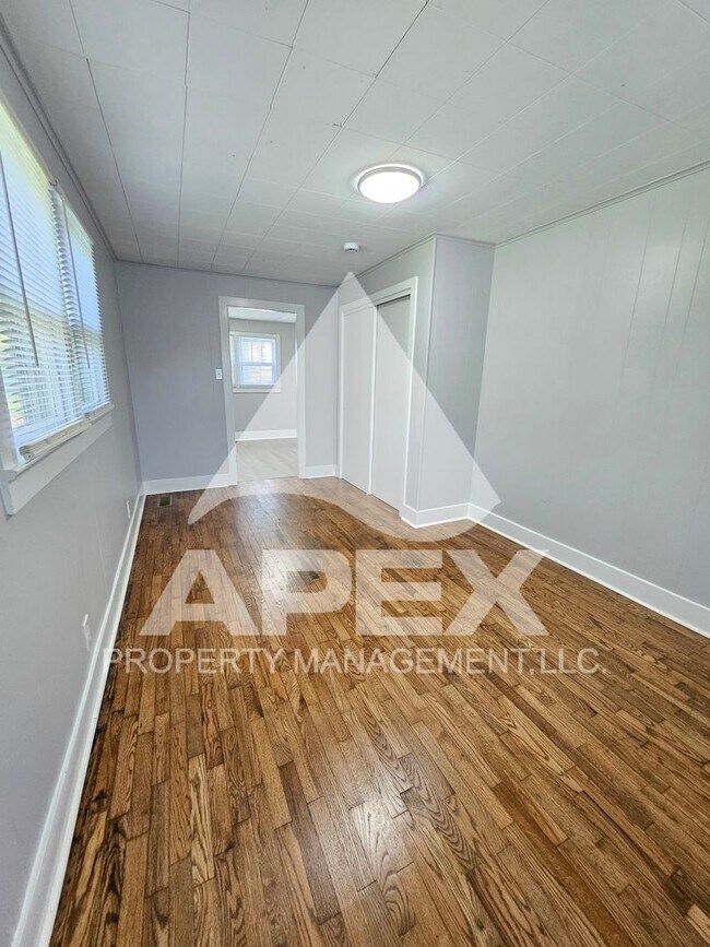 Building Photo - Charming 3 Bd 1- Ba Single Family Home in ...