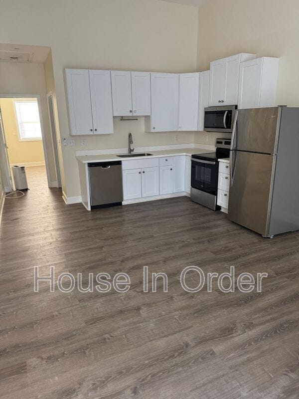 Building Photo - 200 Cowan St