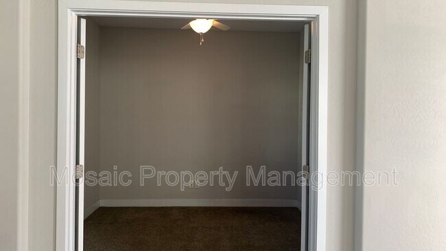 Building Photo - 2624 S Tobin