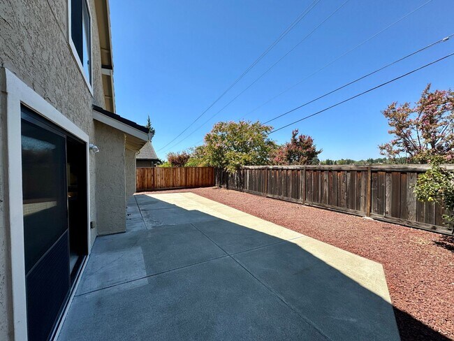 Building Photo - Spacious Home Located in the Desired Diabl...