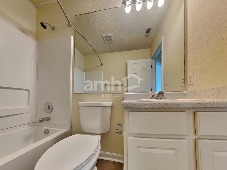 Building Photo - 854 Treyburn Green Dr