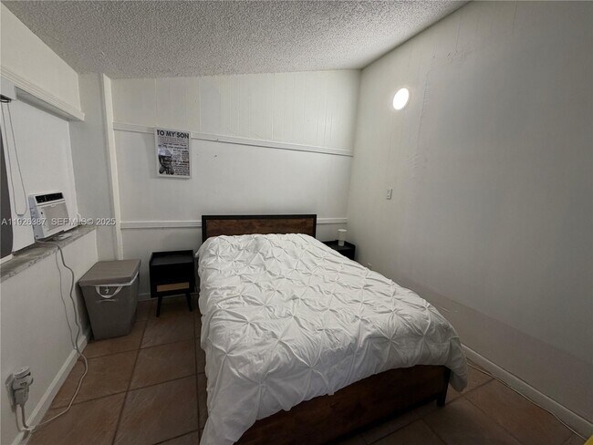 Building Photo - 200 W 53rd Terrace