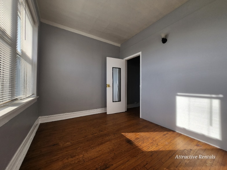 Building Photo - 1160 S Mason Ave