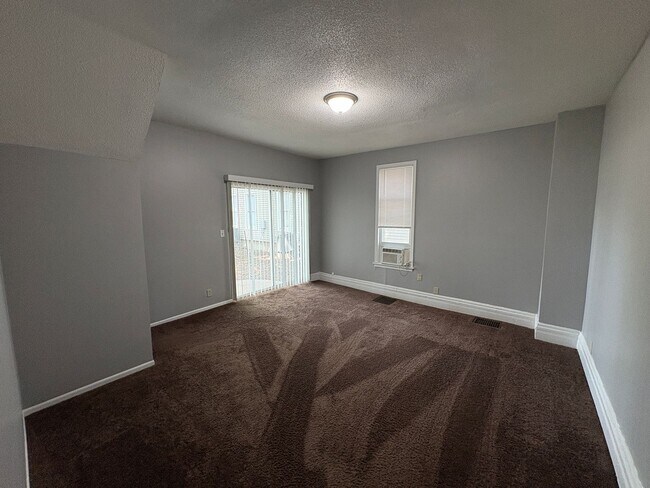 Building Photo - Charming 5-Bed Home Near Campus with Updat...