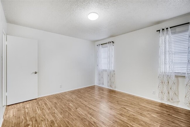 Building Photo - 6601 Skycrest Dr