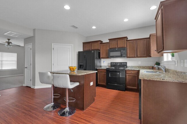 Building Photo - 807 Lower Park Pl