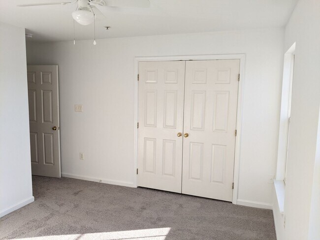 Building Photo - Renovated (upper level) two story condo in Ballenger Creek available mid August!
