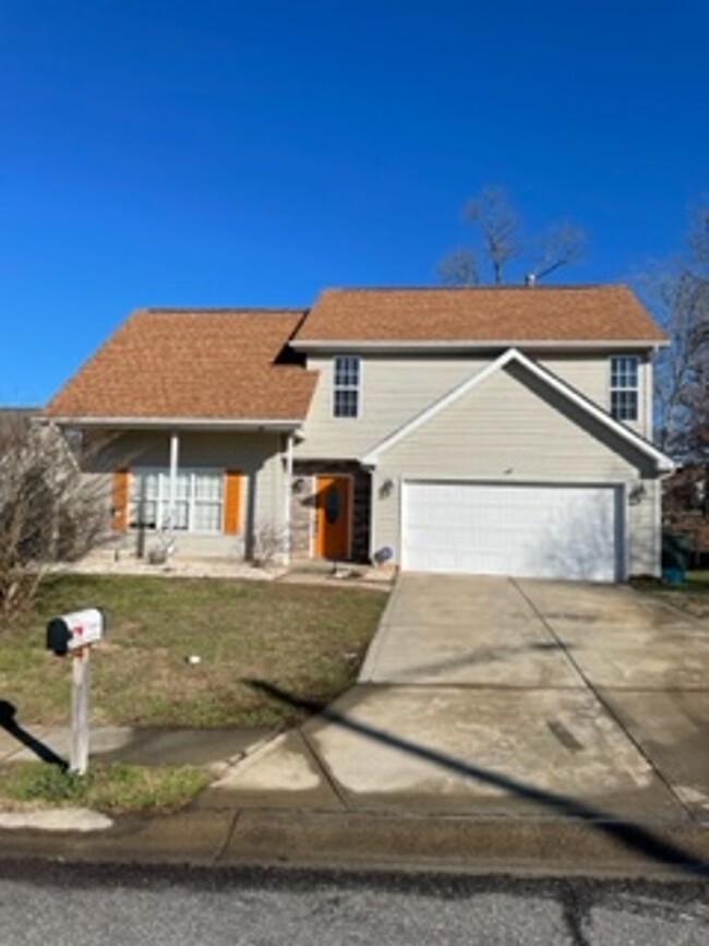 Primary Photo - Three Bed Two and a Half Bath Home in Gast...