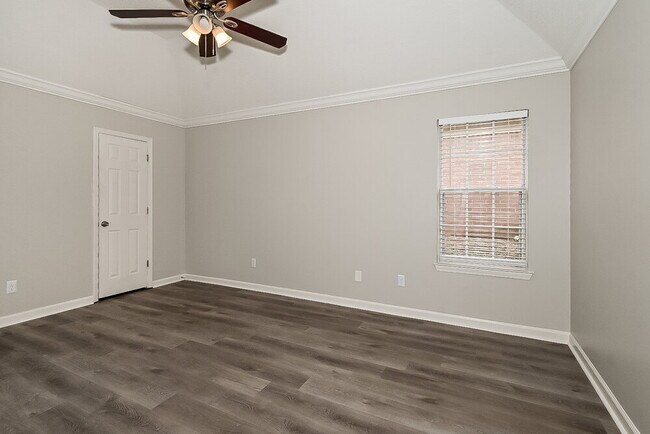 Building Photo - 9362 Garden Woods Dr