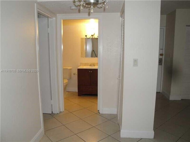 Building Photo - 17021 N Bay Rd