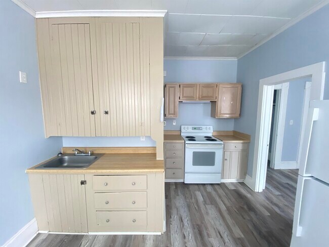 Building Photo - 39 Pleasant St