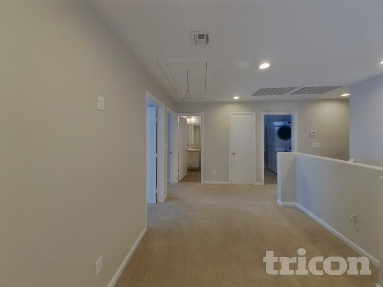 Building Photo - 4598 Hearts Desire Ave