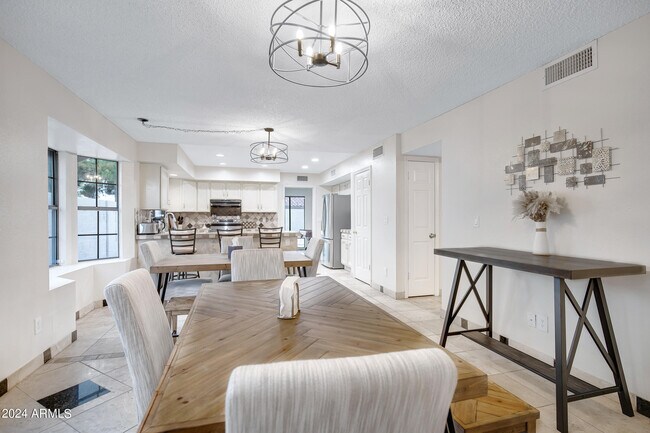 Building Photo - 5431 W Cochise Dr