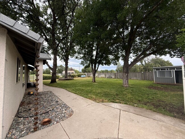 Building Photo - 3-bedroom, 2-bath home in Palo Cedro, situated on the golf course!