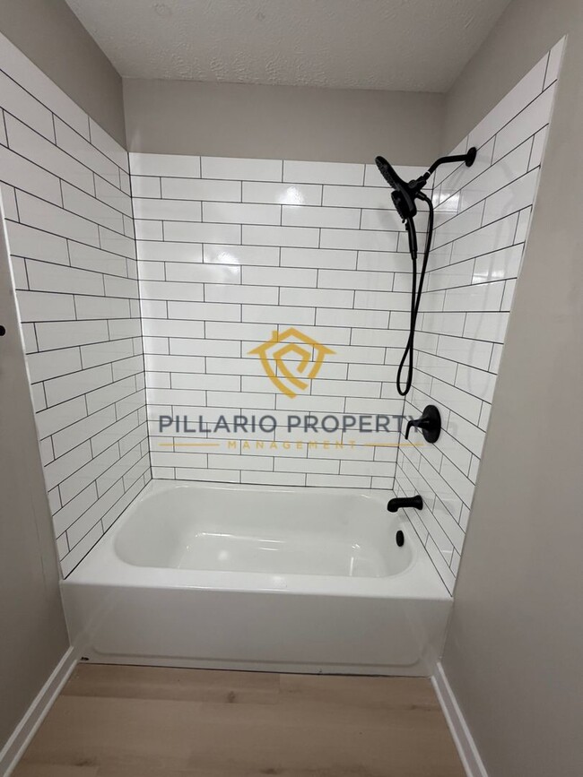 Building Photo - Freshly Renovated 3-Bedroom Home in Forest Manor, Available NOW!