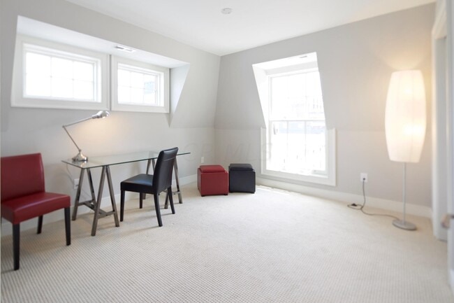 Building Photo - 84 N 6th St