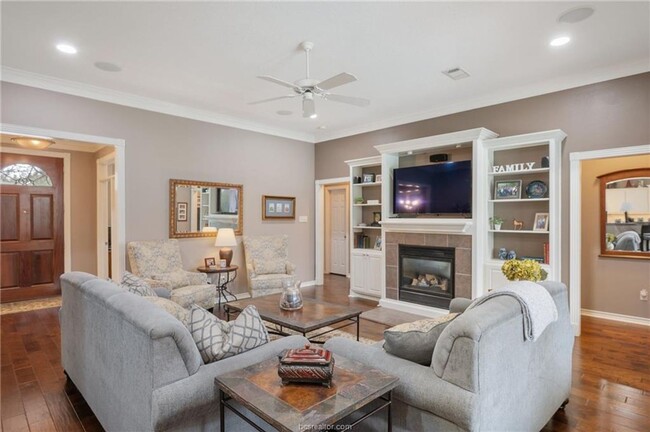 Building Photo - IMMEDIATE MOVE IN! Gorgeous 4 bedroom 3 ba...