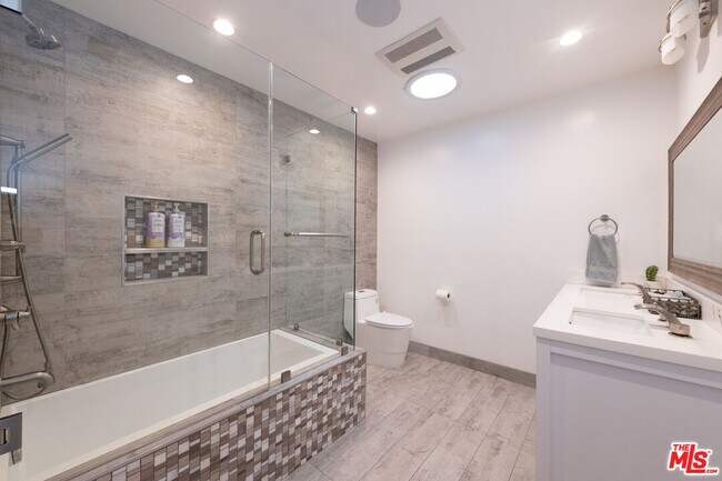 Building Photo - 4629 Cerro Verde Pl