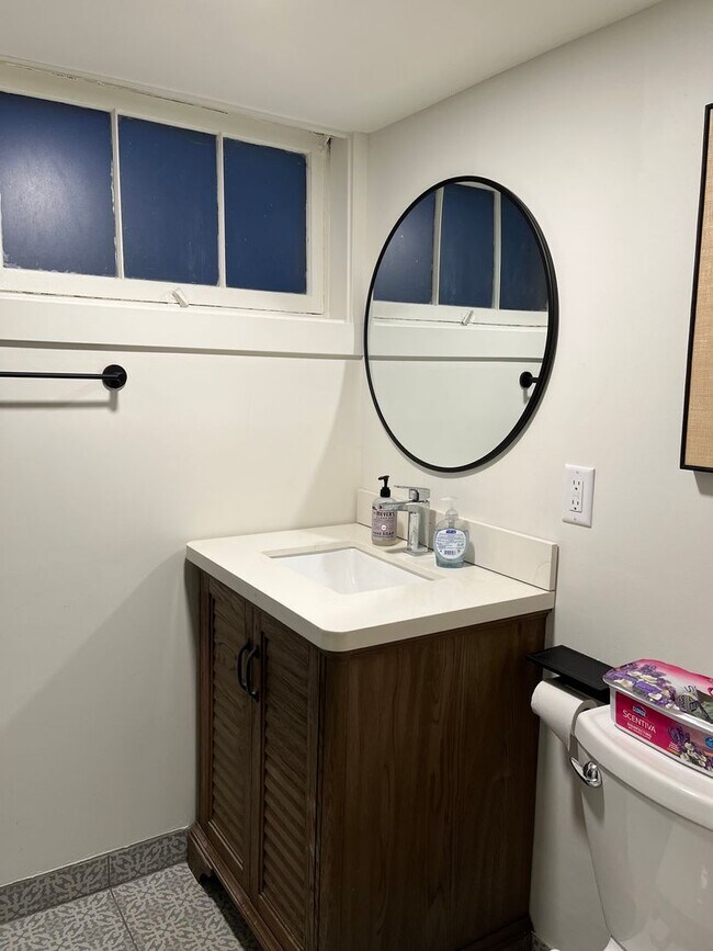 Building Photo - A Turnkey 4 Bed 2 Bath Furnished Retreat