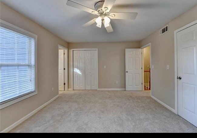 Building Photo - 810 Summer Pl NW