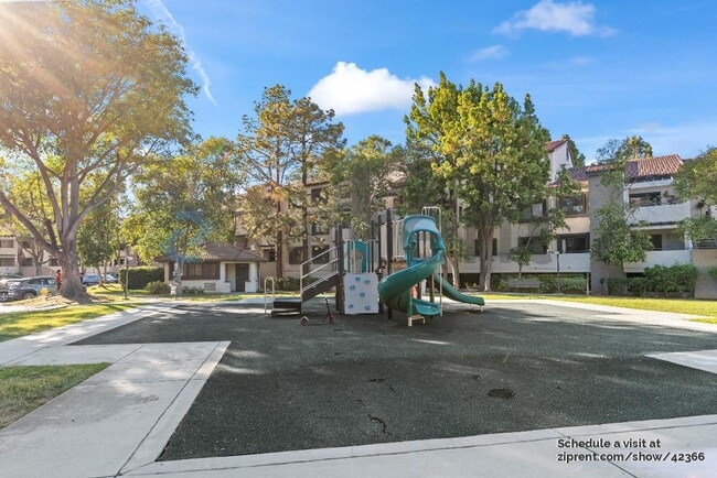 Building Photo - 880 E Fremont Ave