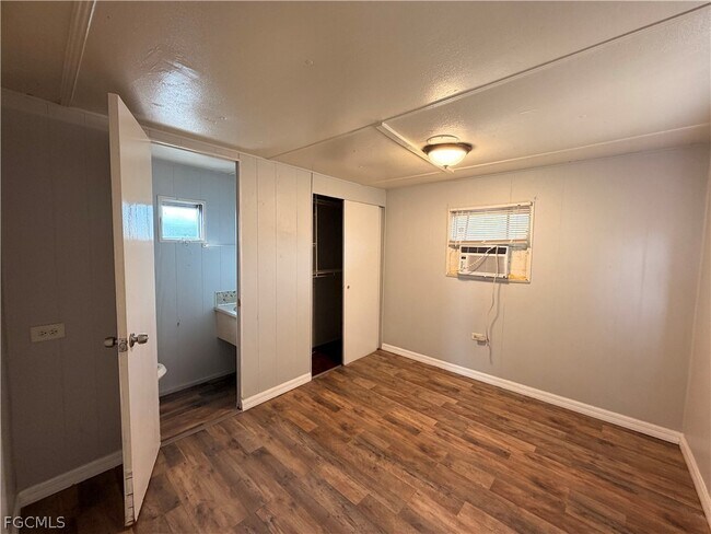 Building Photo - 7897 Suncoast Dr