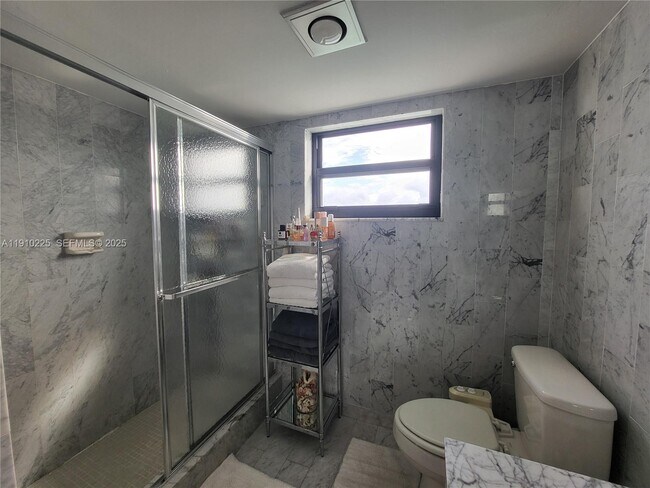 Building Photo - 2301 S Ocean Dr