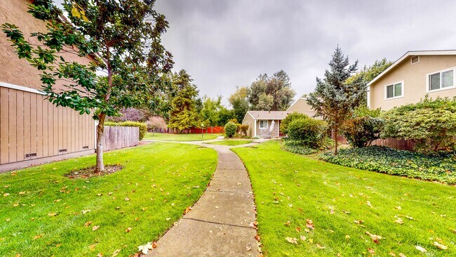 Building Photo - 562 Santa Alicia Dr