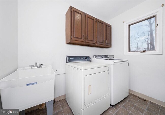 Building Photo - 119 Stoney Ridge Rd