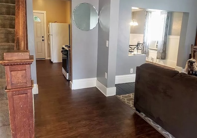 Building Photo - 231 N Elm St