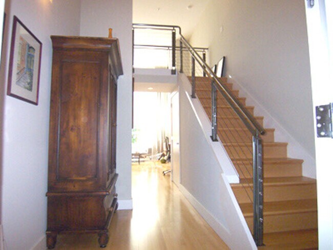 Building Photo - Epic REA/Azari PM: Private Oasis, 1 BR/ 1....