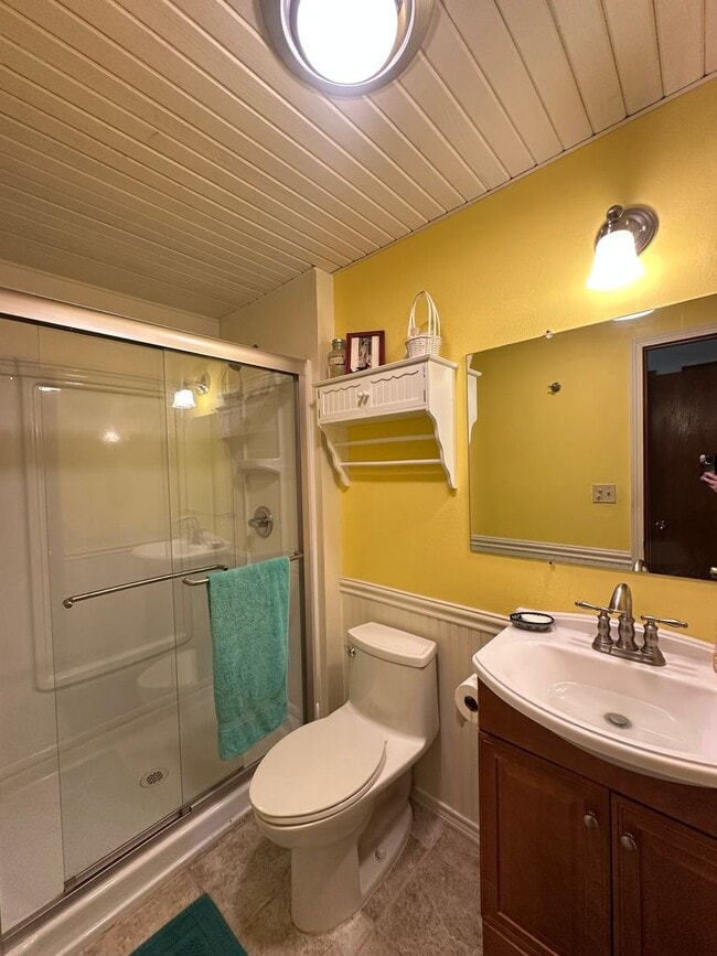 Building Photo - Fully Furnished 3BD/3BA Home with Solar Power