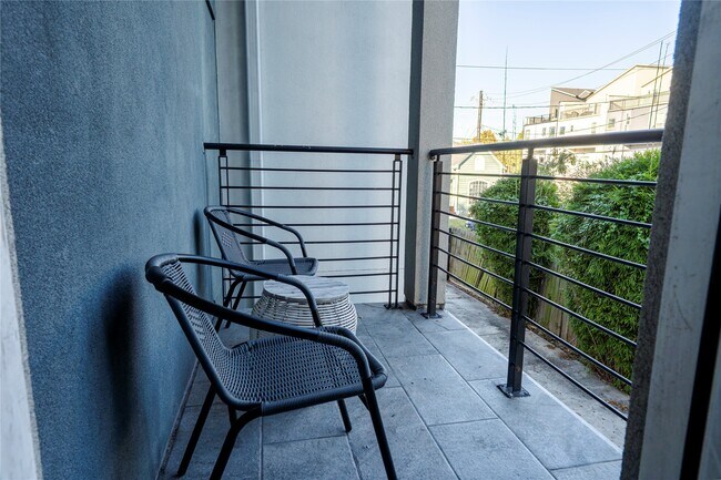 Building Photo - 1205 Summer St