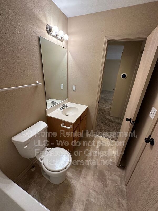 Building Photo - 8710 N Cleveland Ave