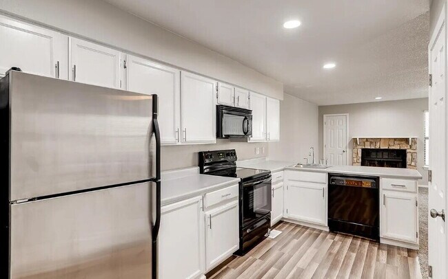 Building Photo - 932 S Dearborn Way