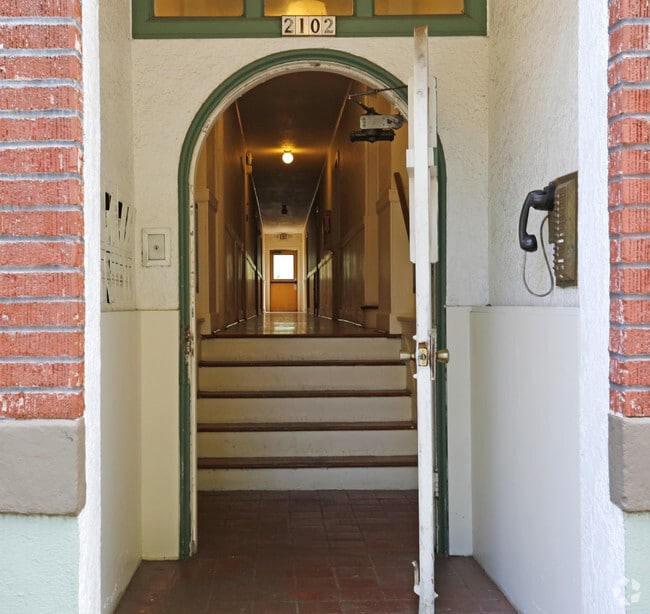 Building Photo - 2102 SE 12th Ave