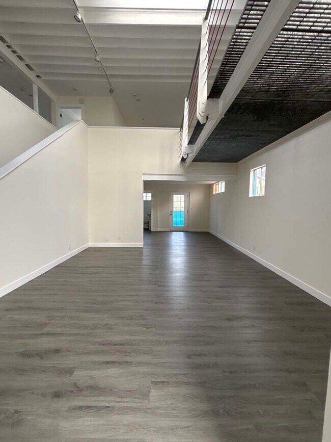 Building Photo - 915 Broadway St