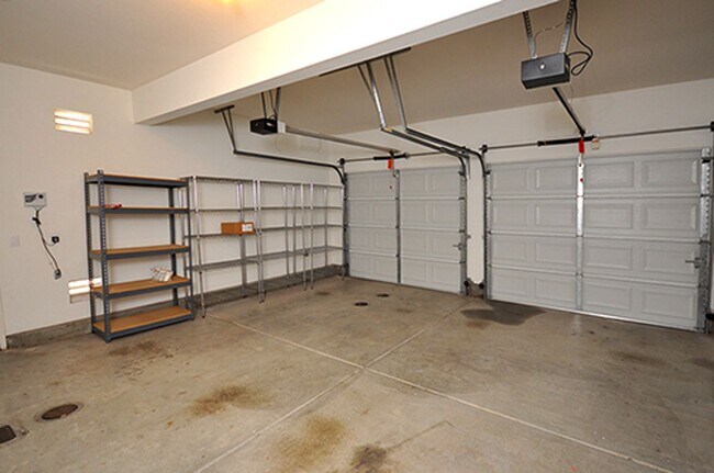 Building Photo - Spacious 5 Bedroom Family Home in Rancho del Oro!