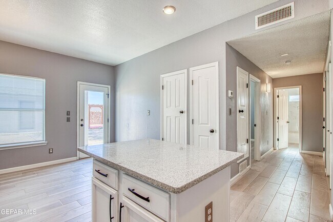 Building Photo - 12325 Tierra Bella Dr