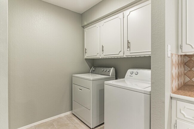 Building Photo - 1822 Greenwood Ln