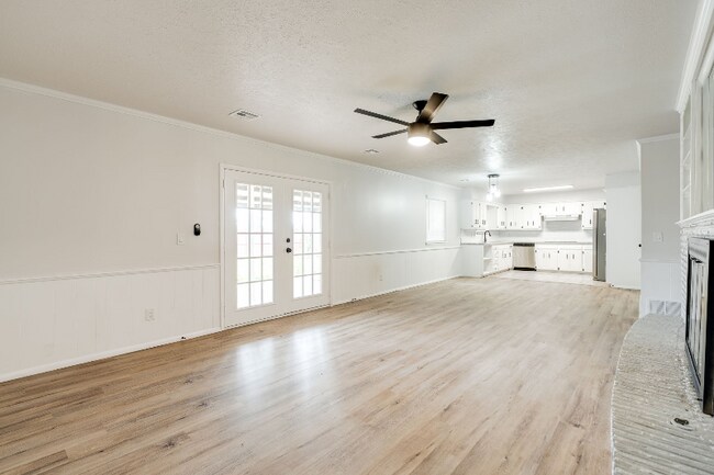 Building Photo - 324 NE 60th St
