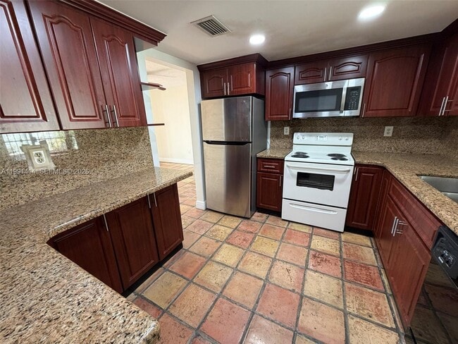 Building Photo - 1221 SW 124th Ct