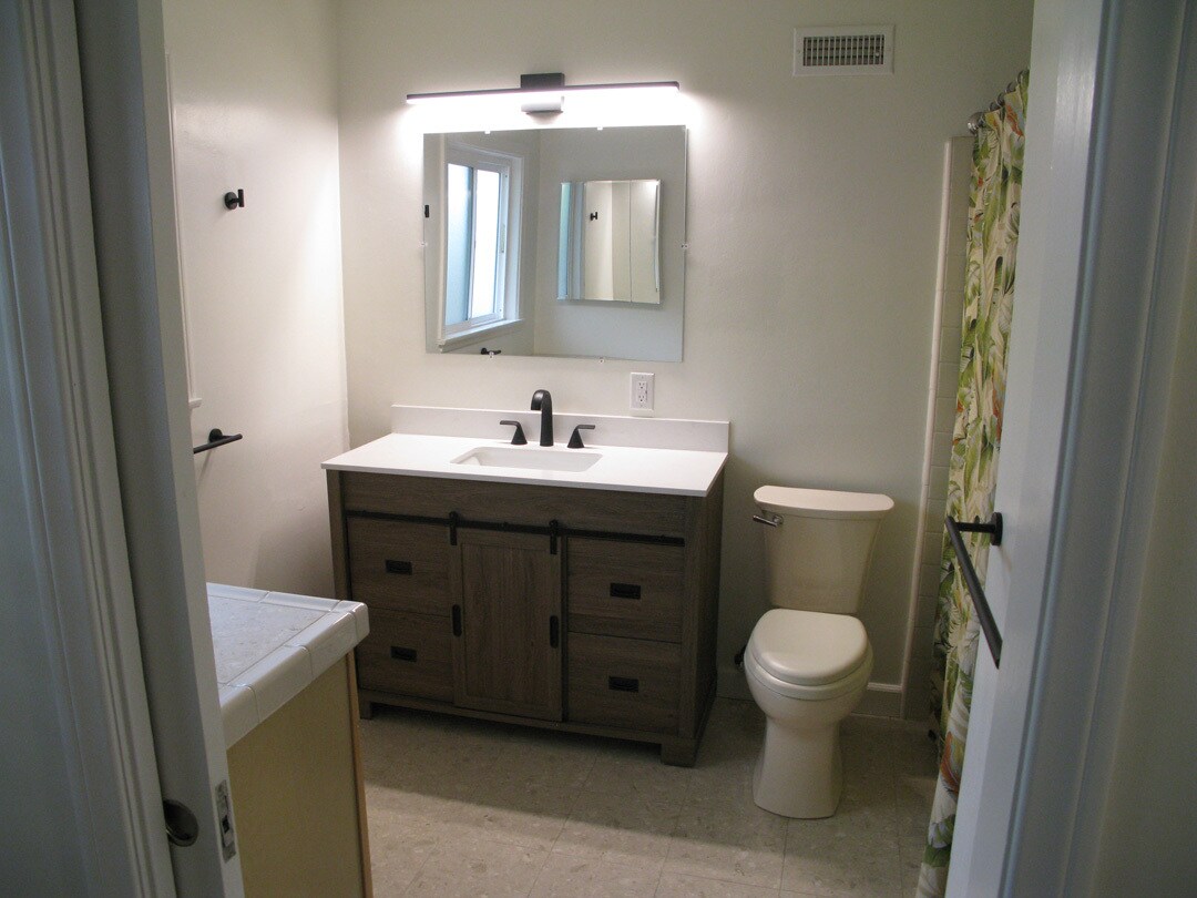 Building Photo - 5137 E Vista Hermosa St