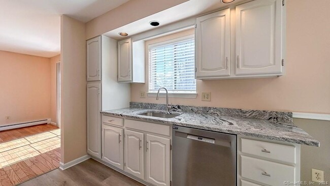 Building Photo - 8 Derby Ct